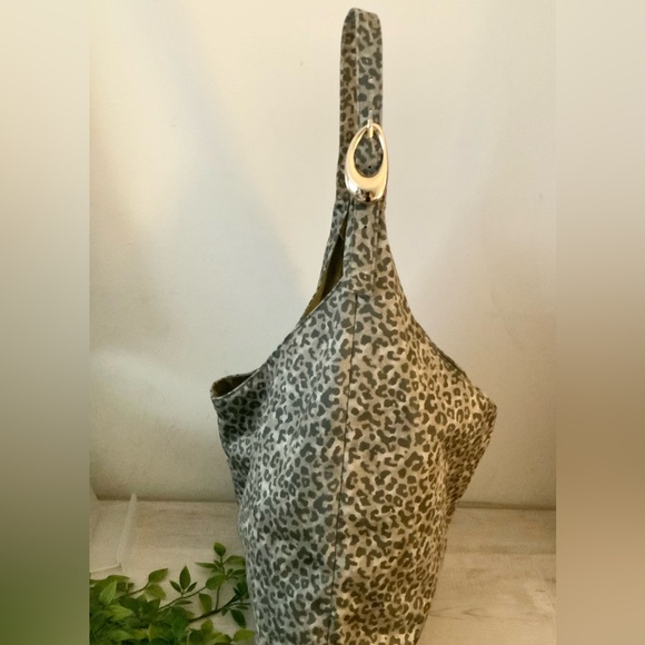 NWT ANTHROPOLOGIE LOVE KNOT SLOUCHY TOTE W/POUCH - Picture 4 of 11